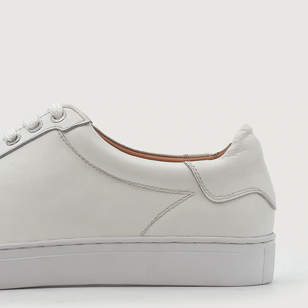 Cushioned Leather Insole & Ergonomic Arch Support Construction Detail