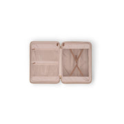 
Close-Up Detail of Classic Collar & Heavy-Duty Zipper Hardware on Large Suitcase Zuna