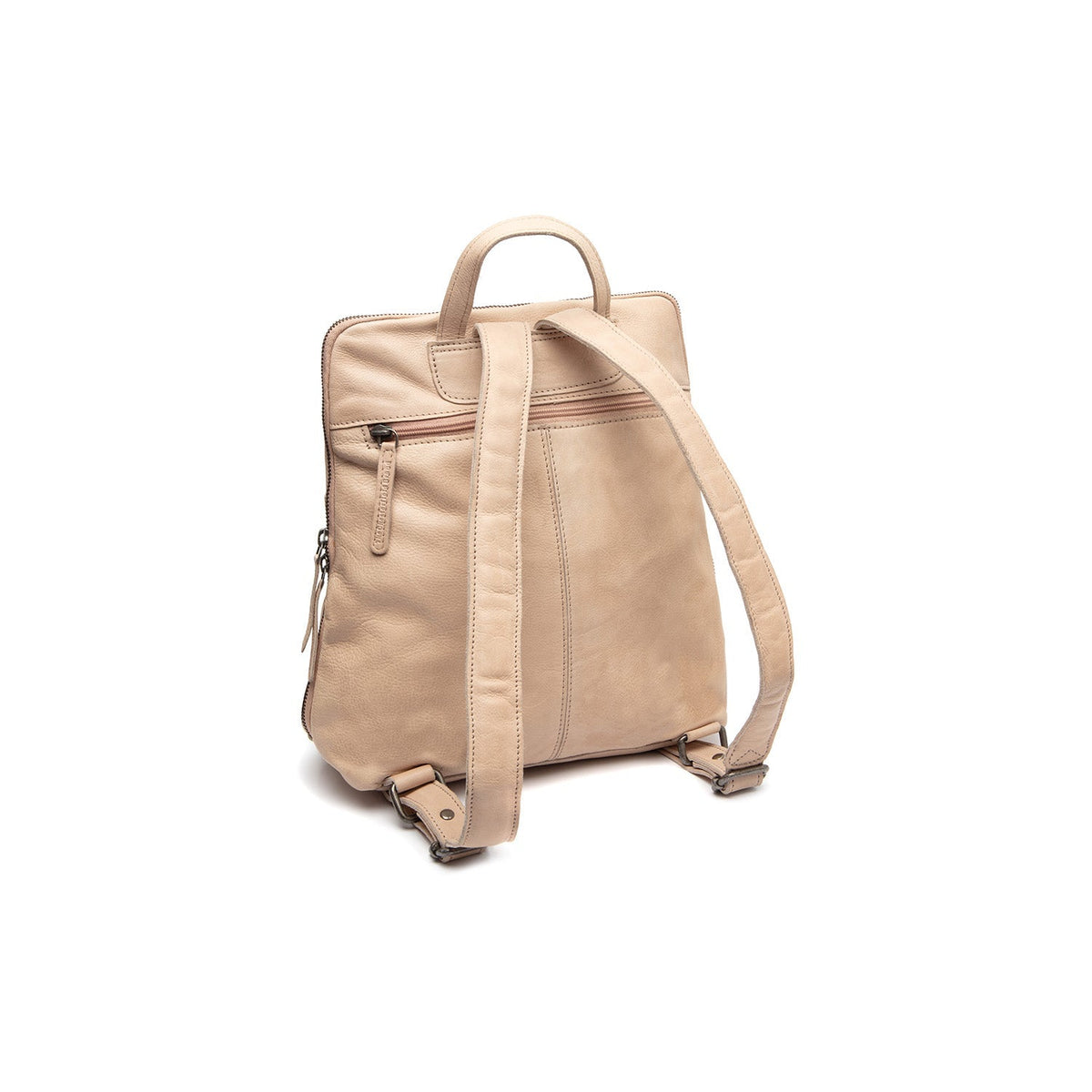 
100% Full-Grain Wax Pull-Up 100% Full-Grain Leather Grain Texture & Handcrafted Patina Detail
