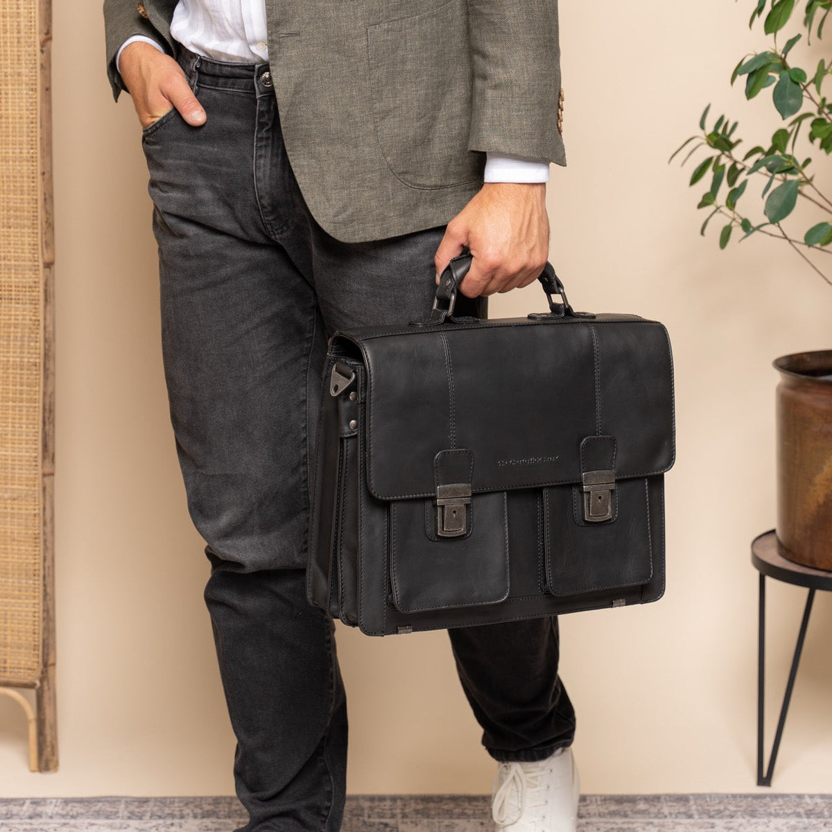 
Solid Antique Brass Hardware & Heavy-Duty Dual Zipper Detail on Springfield Full-Grain Leather Briefcase