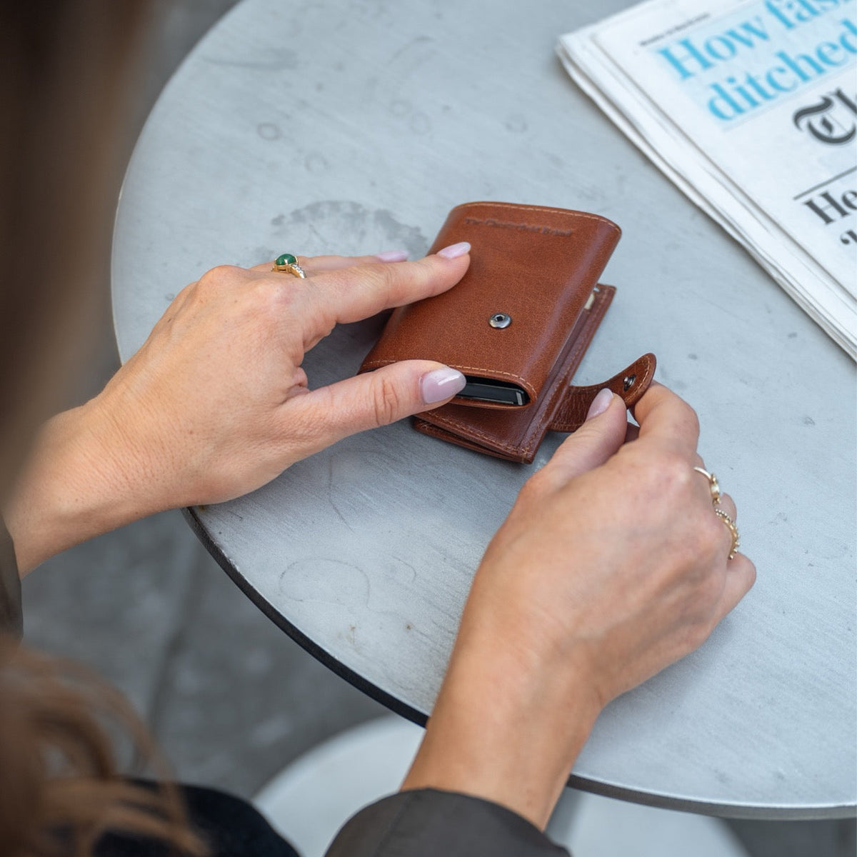 
Mannheim Full-Grain Leather Card Holder – alternate product view 3