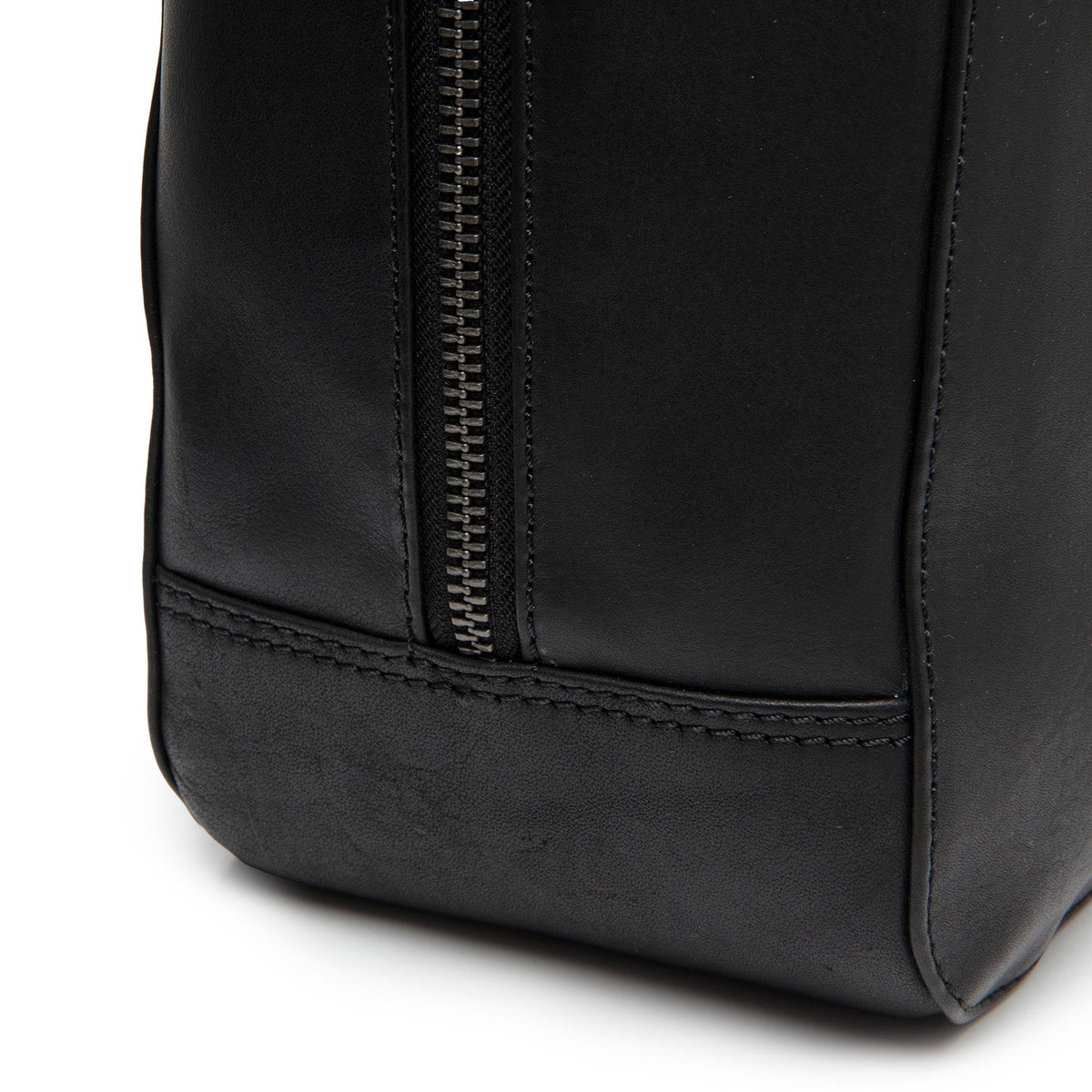 
Solvin Full-Grain Leather Handbag - Lateral Side Profile View Showing Sleeve Cut & Athletic Taper Fit
