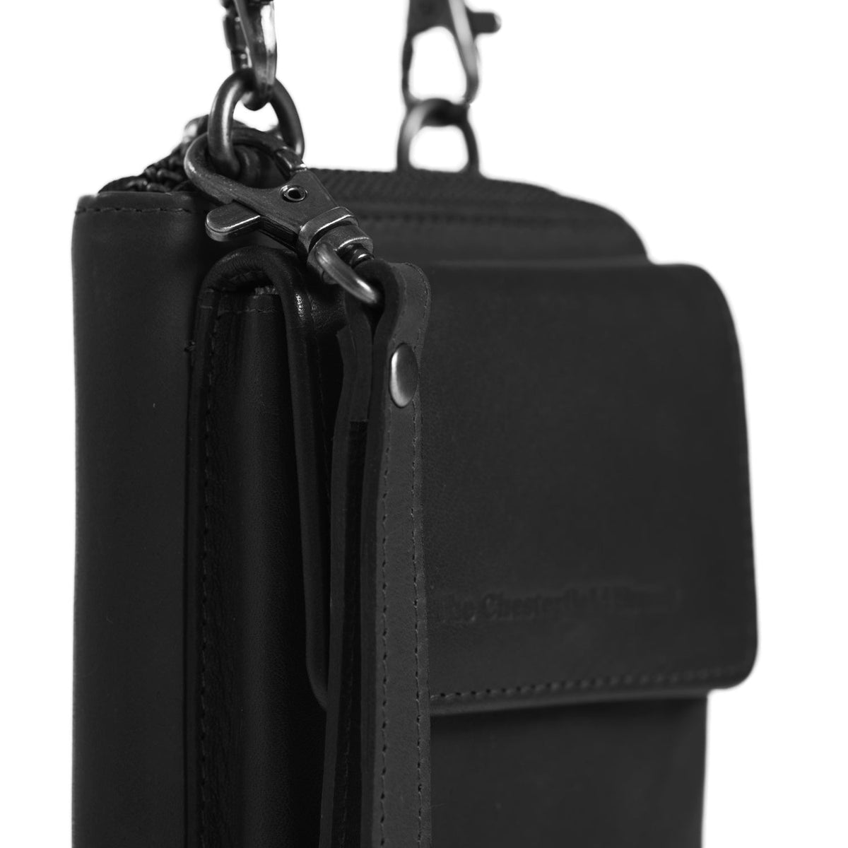 
Close-Up Detail of Classic Collar & Heavy-Duty Zipper Hardware on Malaga Full-Grain Leather Phone Bag