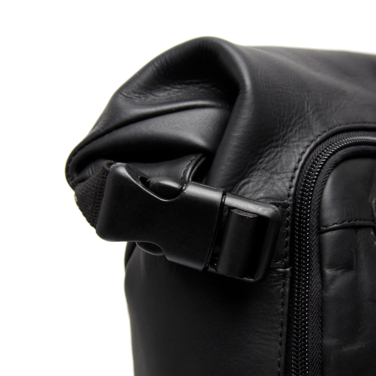 
100% Full-Grain Wax Pull-Up 100% Full-Grain Leather Grain Texture & Handcrafted Patina Detail