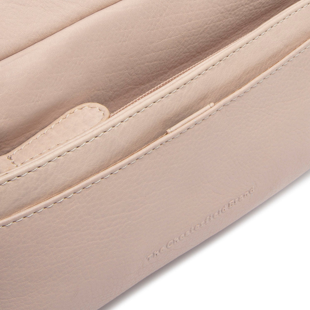
Solid Antique Brass Hardware & Heavy-Duty Dual Zipper Detail on Liora Full-Grain Leather Shoulder Bag