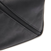 
Close-Up Detail of Classic Collar & Heavy-Duty Zipper Hardware on Elmia Full-Grain Leather Toiletry Bag