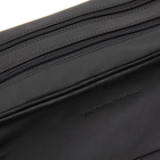
Close-Up Detail of Classic Collar & Heavy-Duty Zipper Hardware on Stefan Full-Grain Leather Toiletry Bag