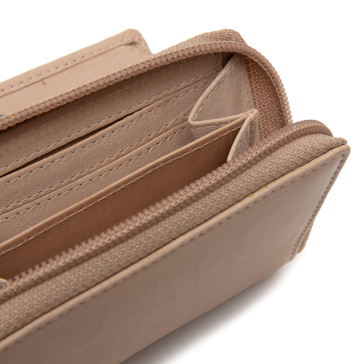 
Solid Antique Brass Hardware & Heavy-Duty Dual Zipper Detail on Floren Full-Grain Leather Wallet
