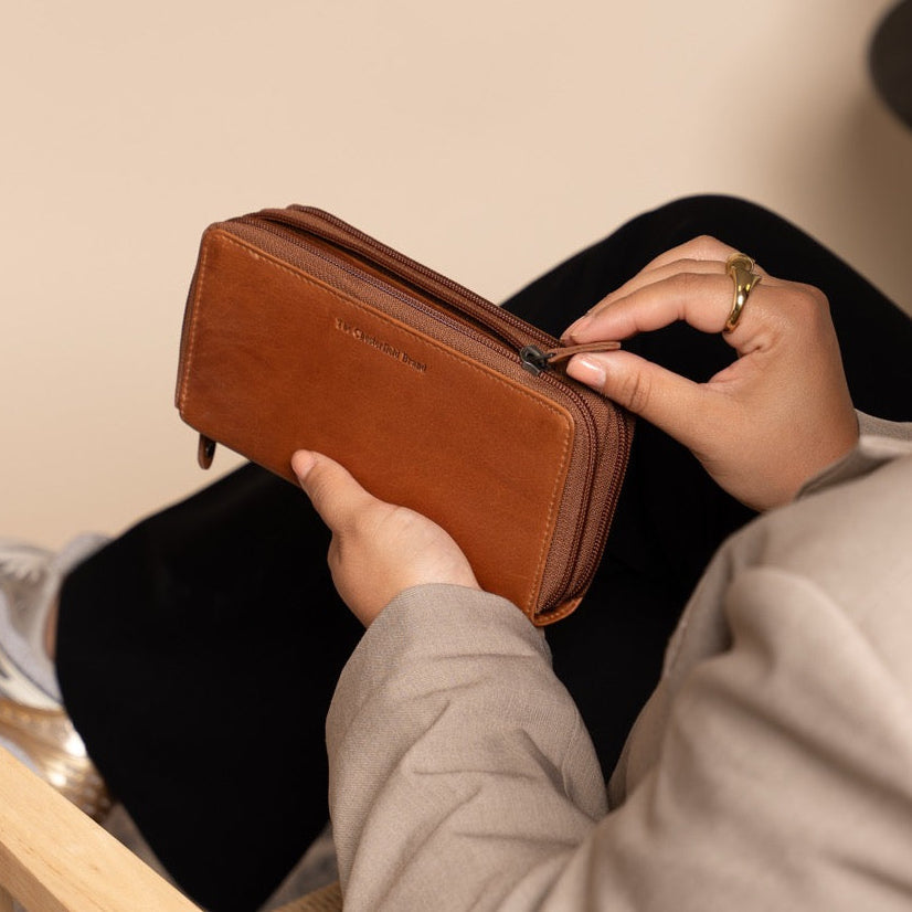 
Hadley Full-Grain Leather Wallet – alternate product view 2