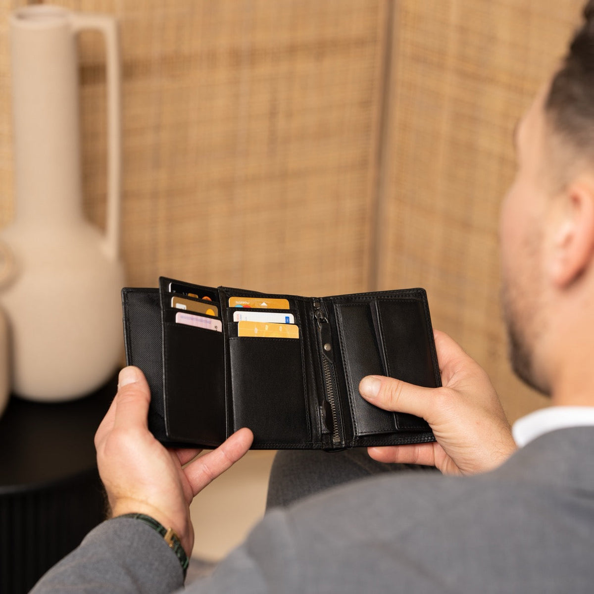 
Leroy Full-Grain Leather Wallet - Structured Side Profile Showing Gusset Depth & Expansion Capacity