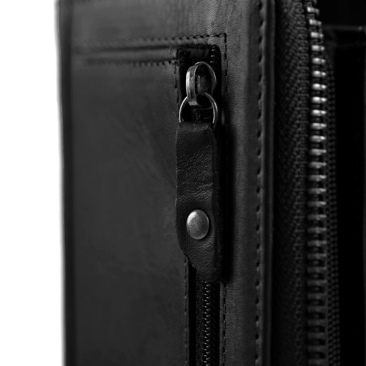 
Solid Antique Brass Hardware & Heavy-Duty Dual Zipper Detail on Nova Full-Grain Leather Wallet