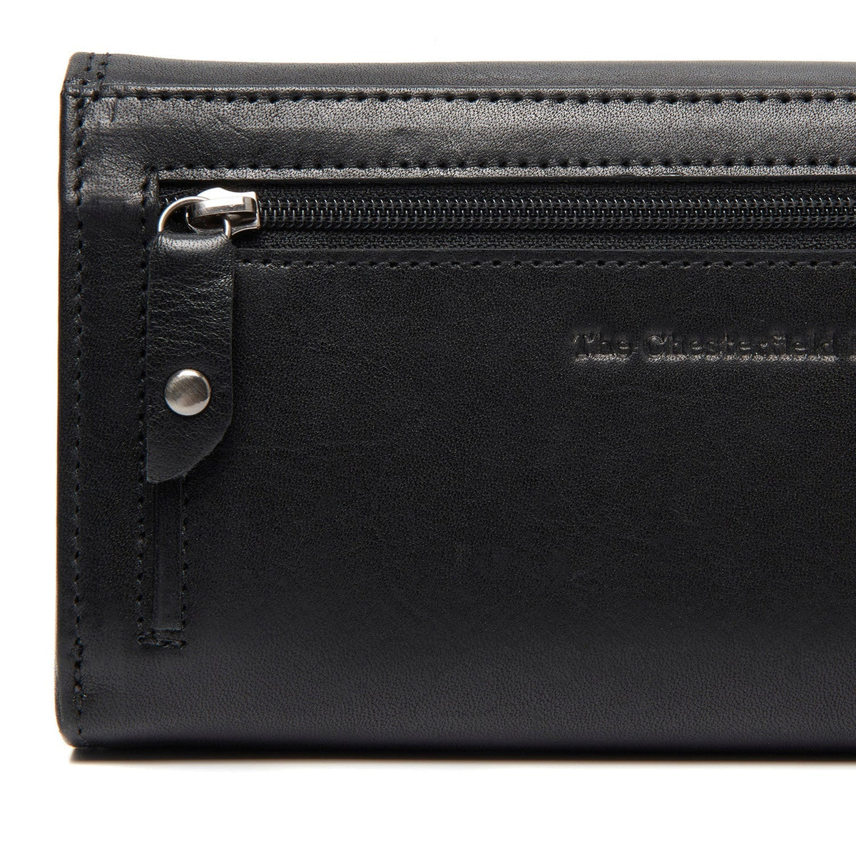 
100% Full-Grain Wax Pull-Up 100% Full-Grain Leather Grain Texture & Handcrafted Patina Detail