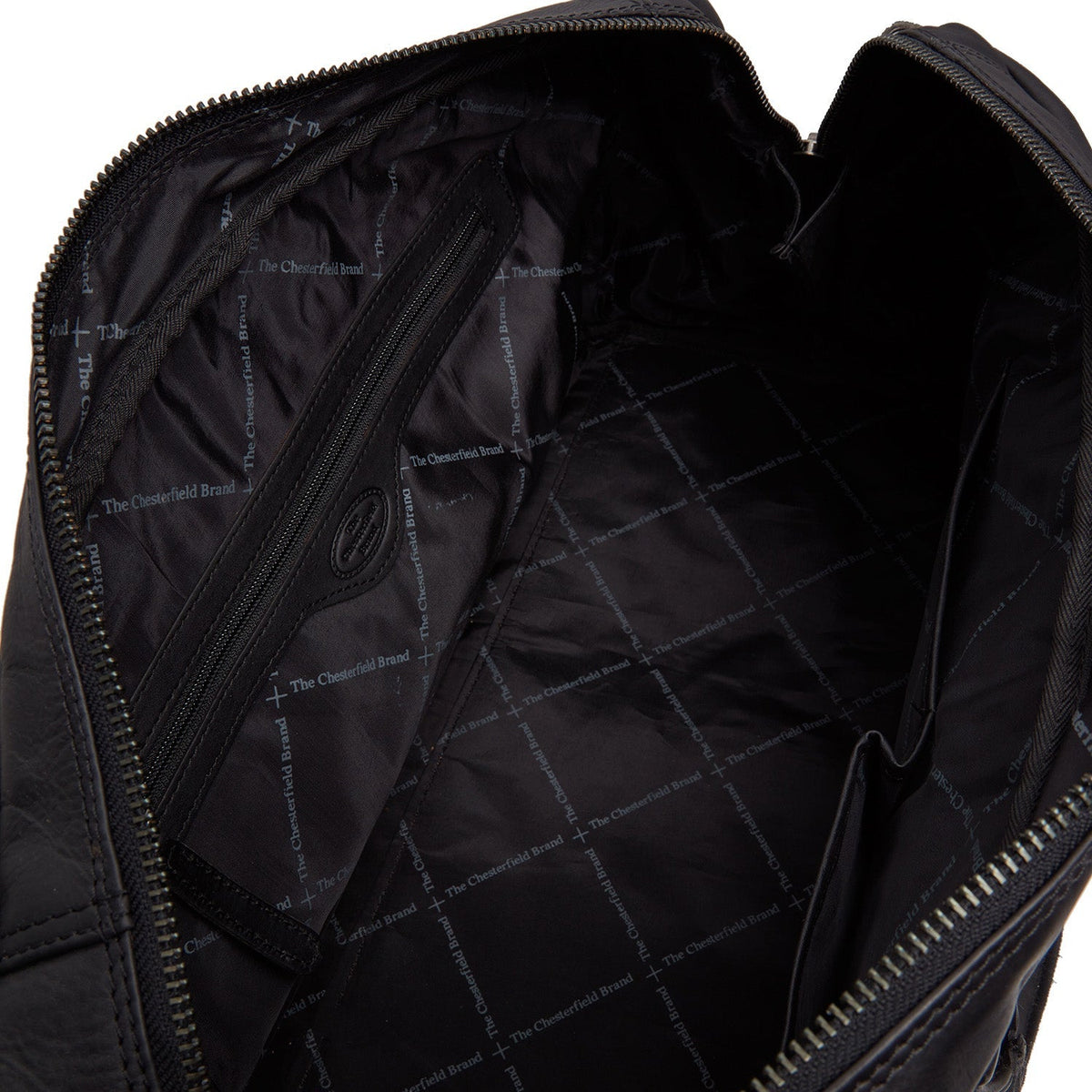 
100% Full-Grain Wax Pull-Up 100% Full-Grain Leather Grain Texture & Handcrafted Patina Detail