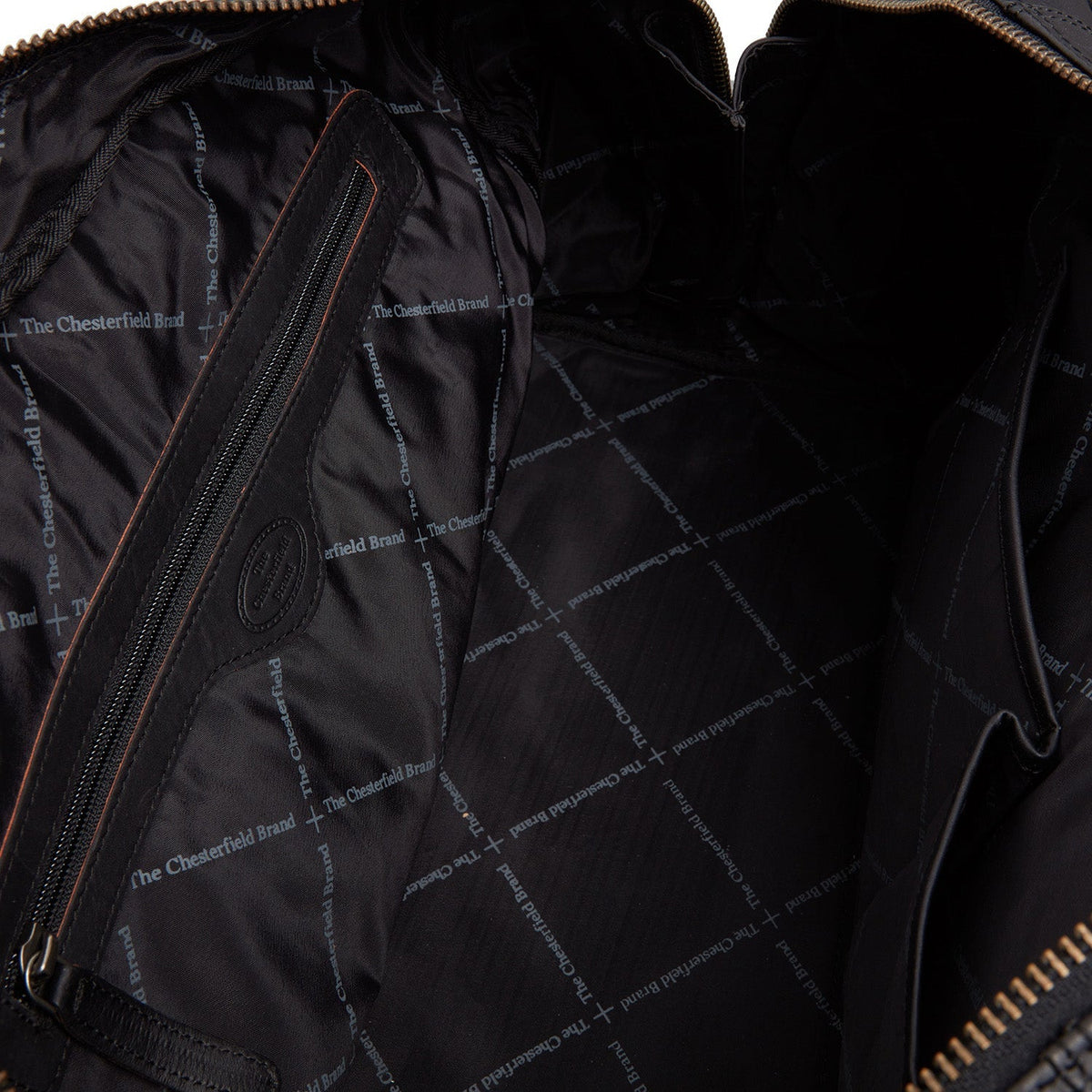 
100% Full-Grain Wax Pull-Up 100% Full-Grain Leather Grain Texture & Handcrafted Patina Detail