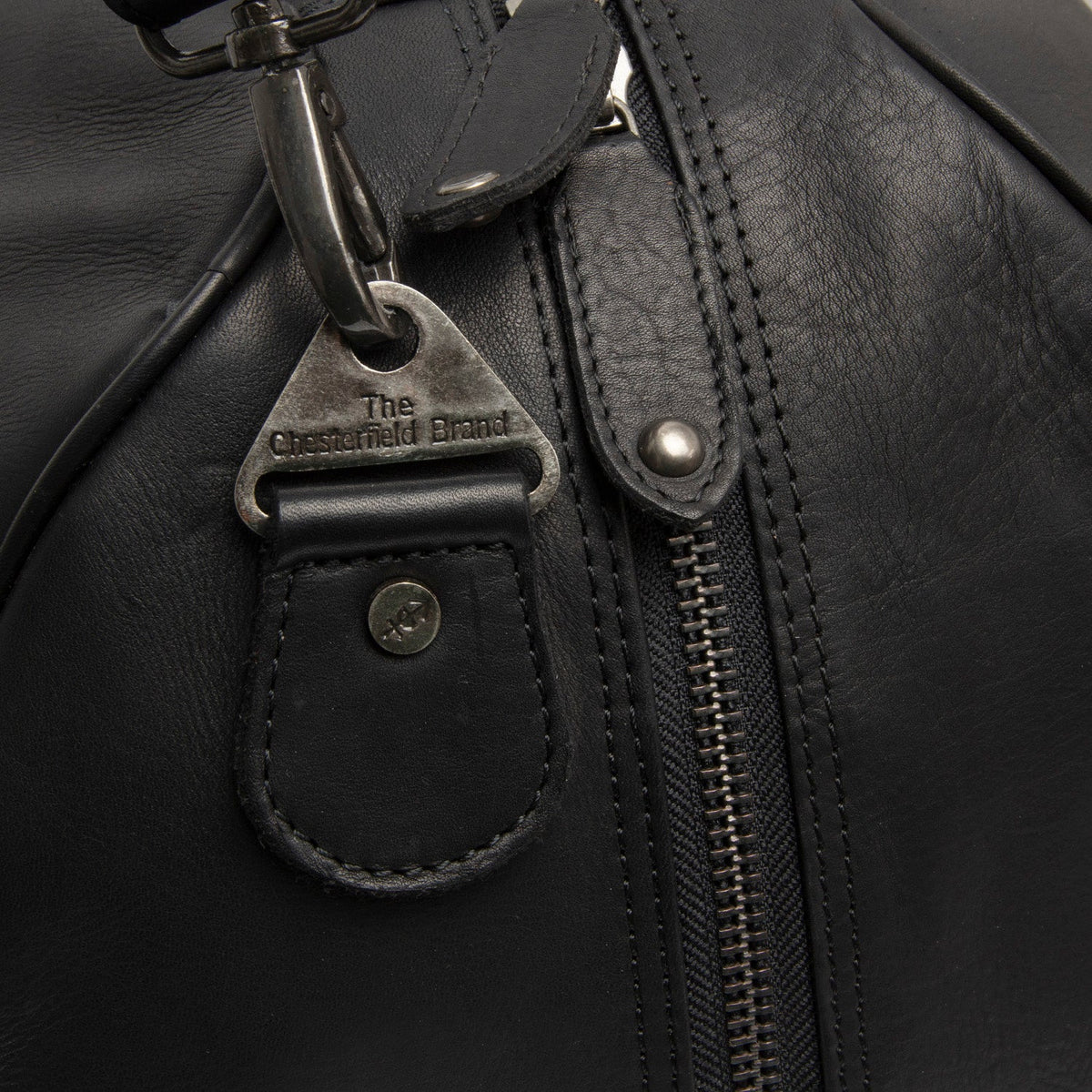 
Solid Antique Brass Hardware & Heavy-Duty Dual Zipper Detail on Rivaro Full-Grain Leather Weekender Bag