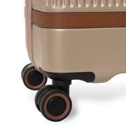 
Close-Up Detail of Classic Collar & Heavy-Duty Zipper Hardware on Medium Suitcase Zuna