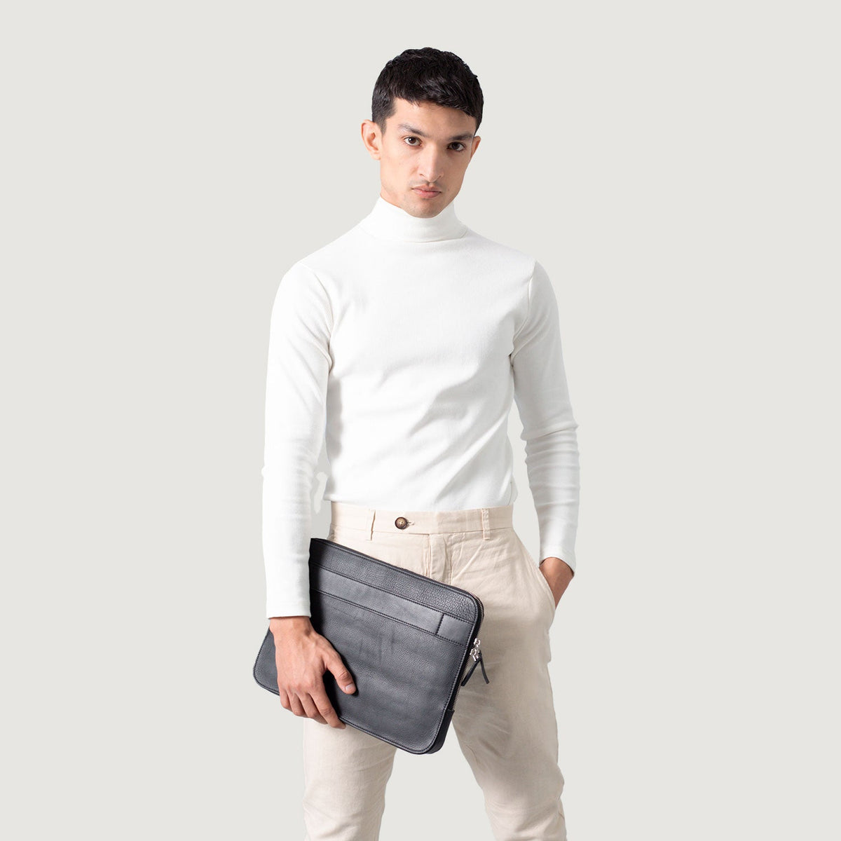 
The Baxter Leather Laptop Sleeve – alternate product view 9