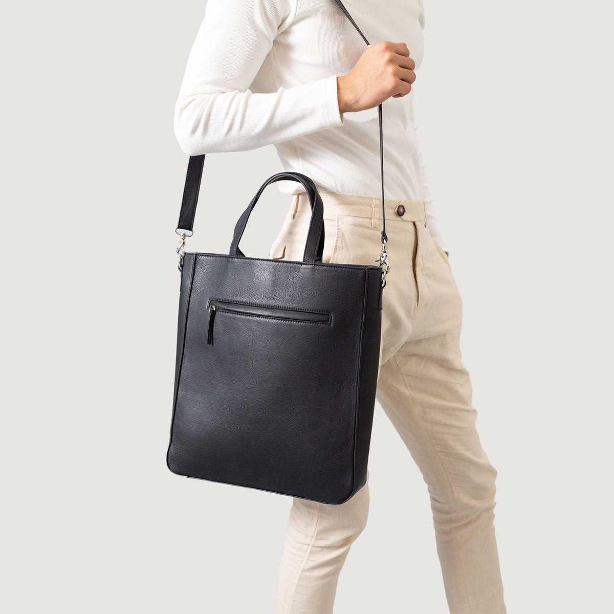 
The Poet Leather Tote Bag – alternate product view 5